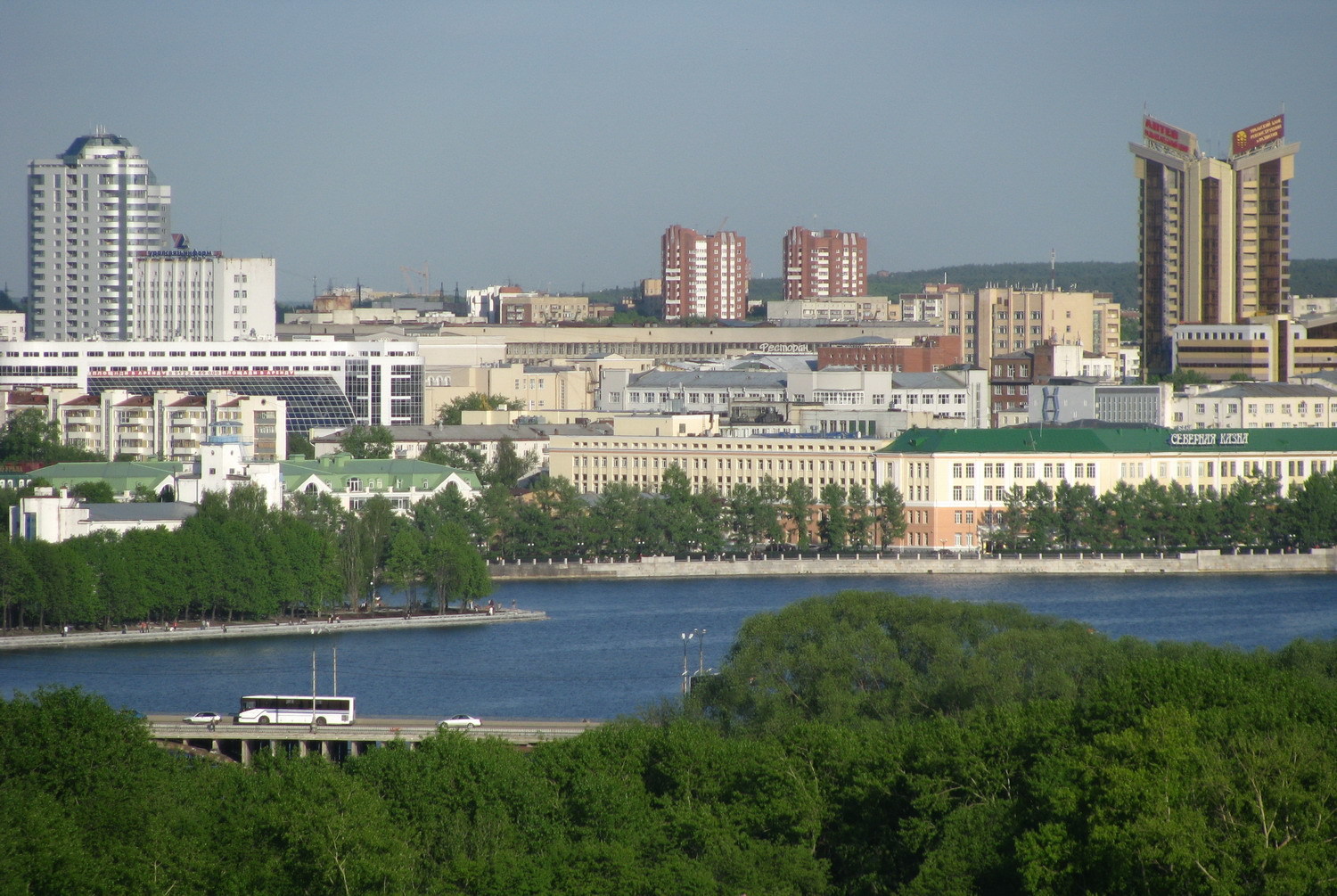 Зеленый красивый Екатеринбург