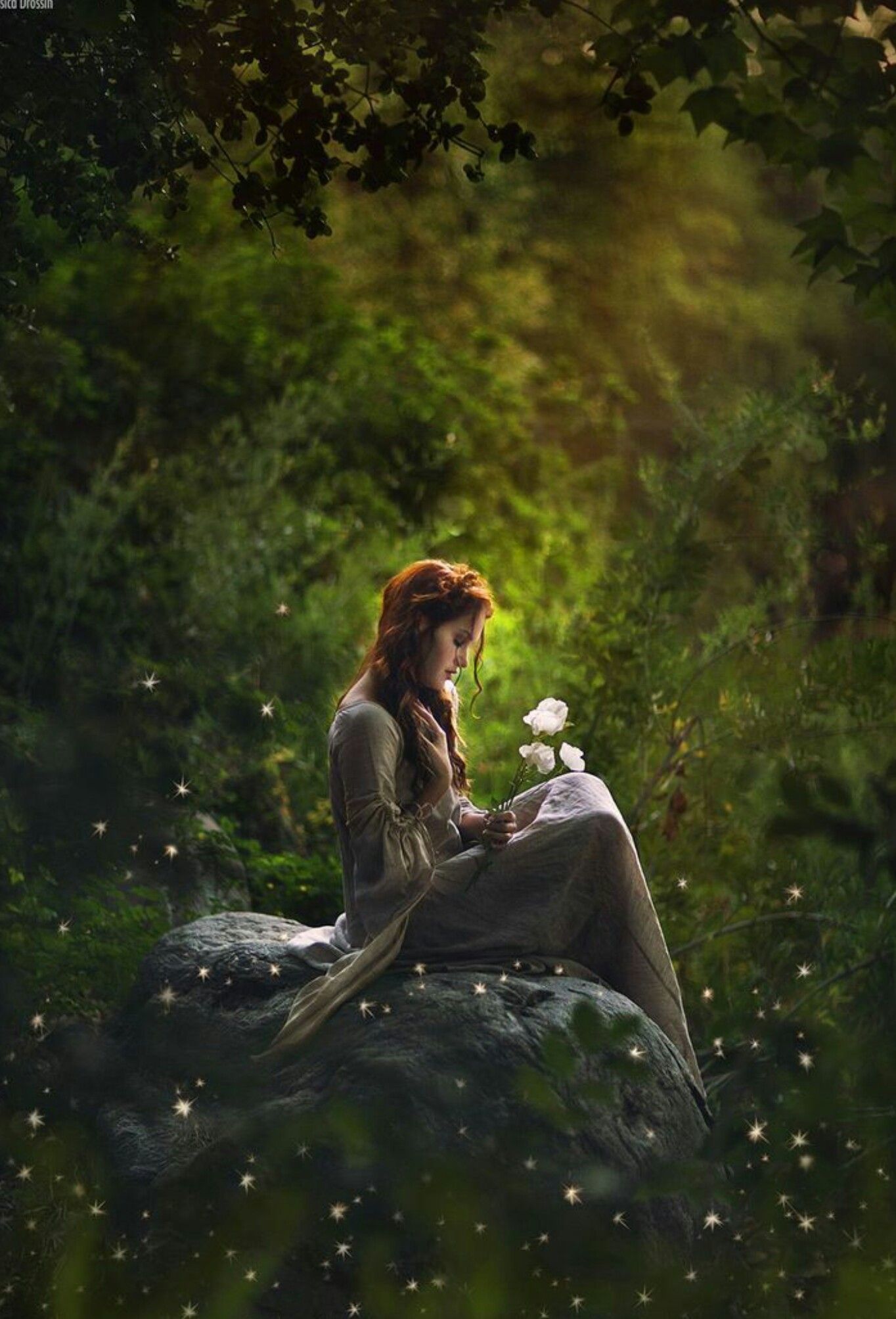 Лесная ведьма читать. Девушка в волшебном лесу. Девушка в лесу. Лесная ведьма. Ведьма природы.