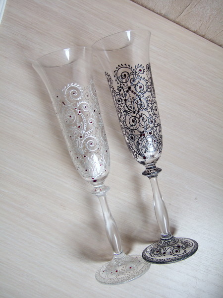 Свадебные бокалы "О любви...". Богемское стекло. Цвета: два оттенка серебра, рубиновый. Роспись закреплена обжигом.