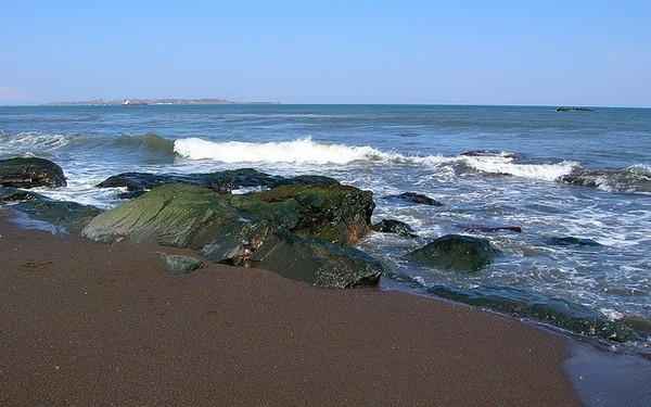 Остров кунашир горячий пляж